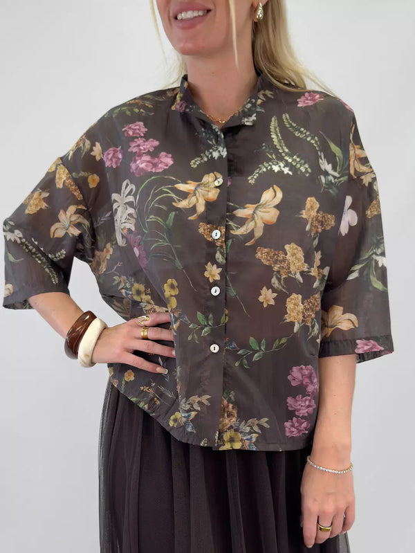 BERA BLOMMÖNSTRAD BLUS I TENCEL